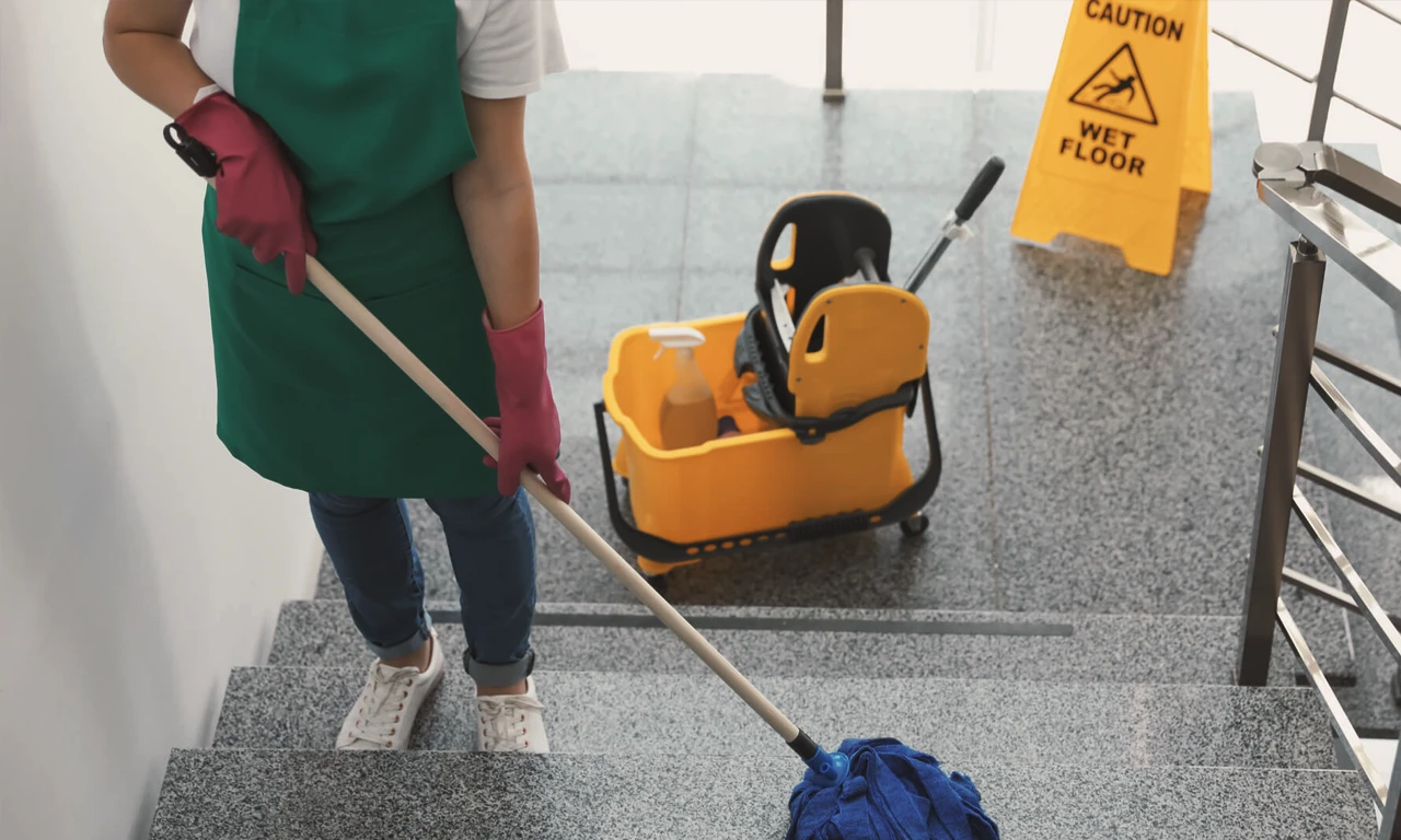 Read more about the article 10 κοινά λάθη στην πρόσληψη επαγγελματικών υπηρεσιών καθαρισμού: Οδηγός από την Proper